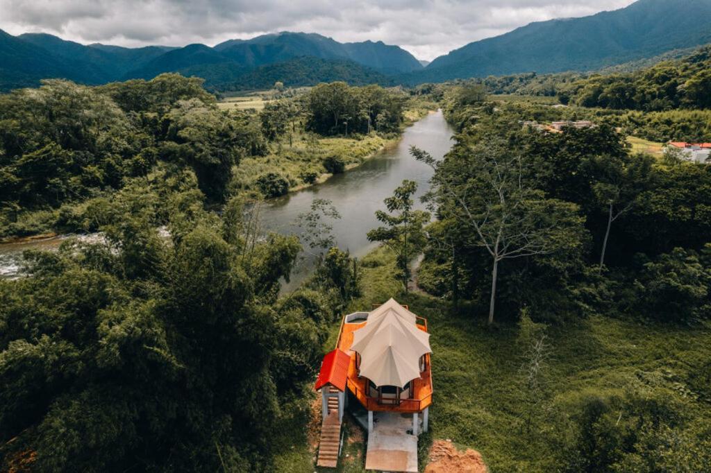 Sleeping Giant Rainforest Lodge 벨모판 외부 사진